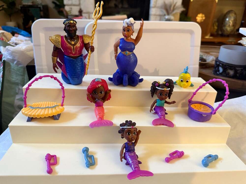 Disney Junior Ariel Royal Family Figure Set